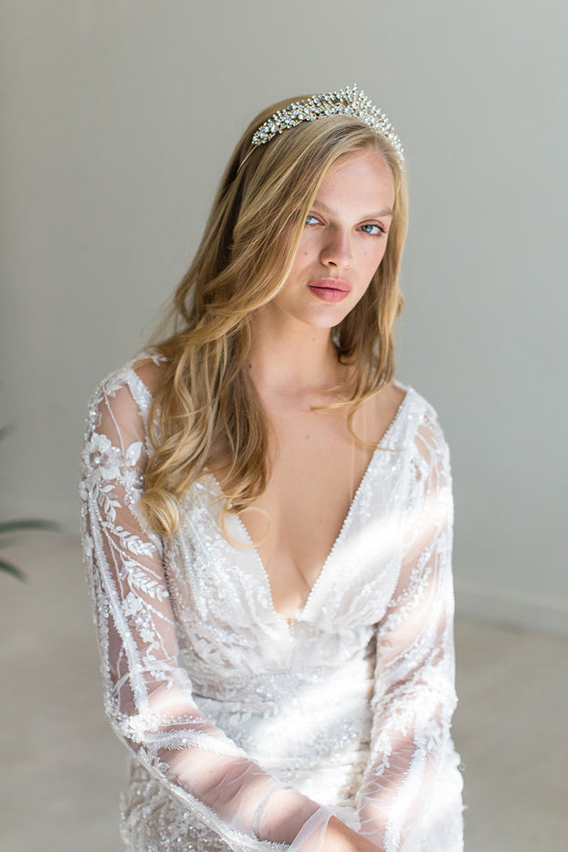 HESSA CROWN