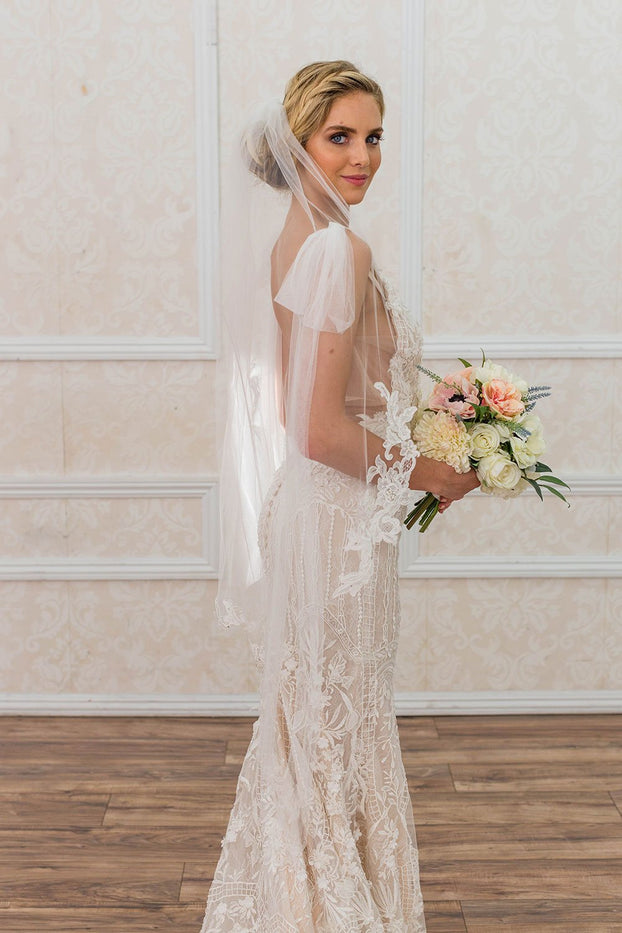 AMELIANA FINGERTIP VEIL WITH SCATTERED LACE EDGE