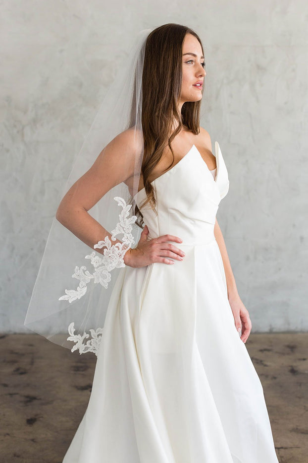 AMELIANA FINGERTIP VEIL WITH SCATTERED LACE EDGE