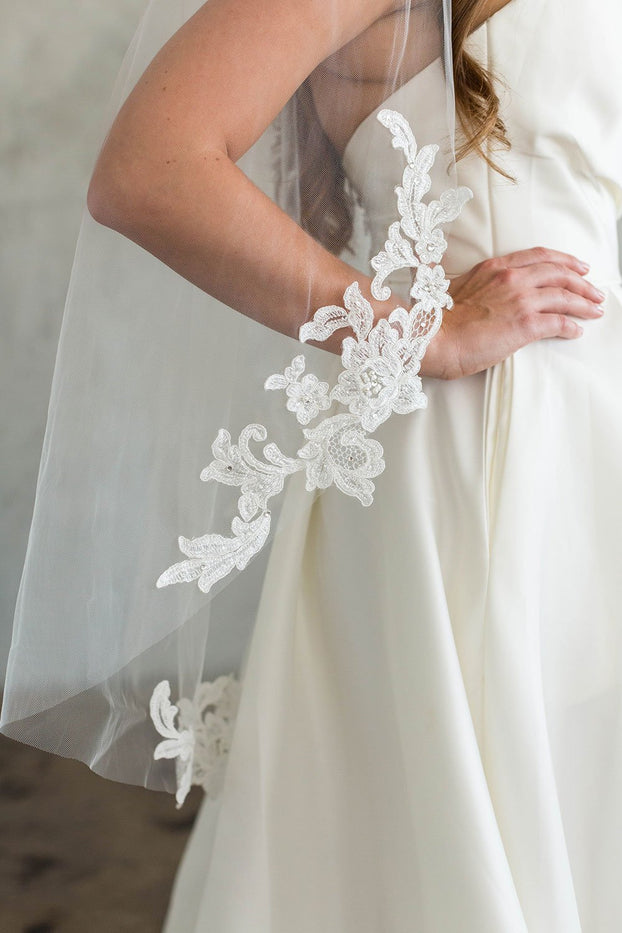 AMELIANA FINGERTIP VEIL WITH SCATTERED LACE EDGE