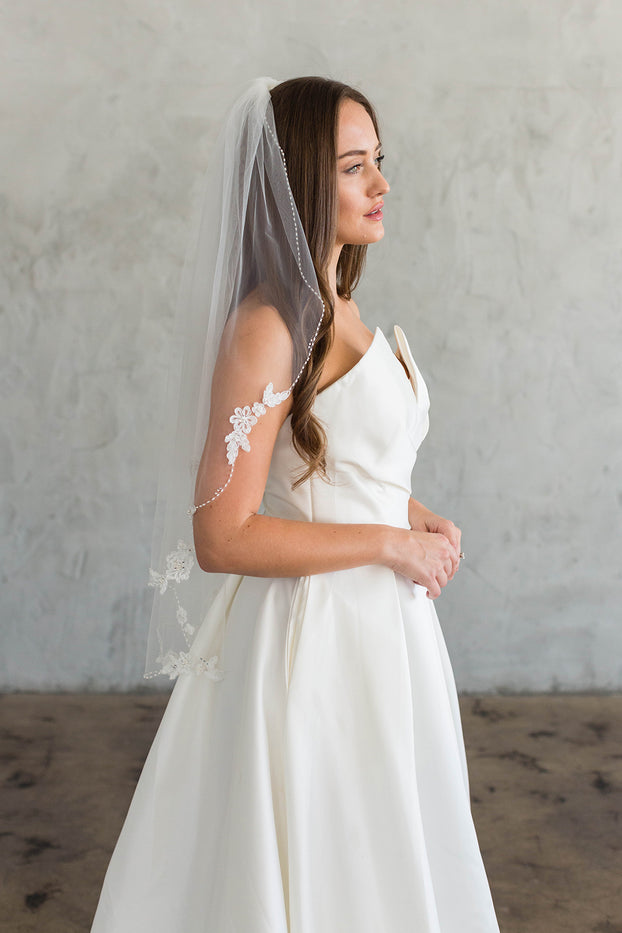 DYANN  FINGERTIP VEIL - LACE EDGE 12" FROM COMB