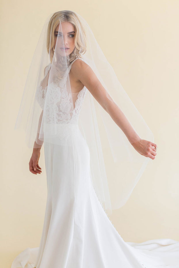 EMERSON KNEE PLAIN VEIL WITH BLUSHER