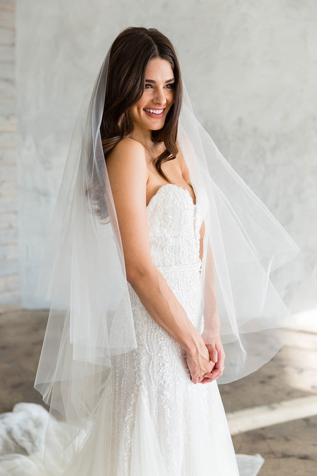 EMERSON KNEE PLAIN VEIL WITH BLUSHER