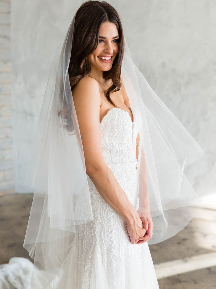 EMERSON KNEE PLAIN VEIL WITH BLUSHER EMERSON KNEE PLAIN VEIL WITH BLUSHER