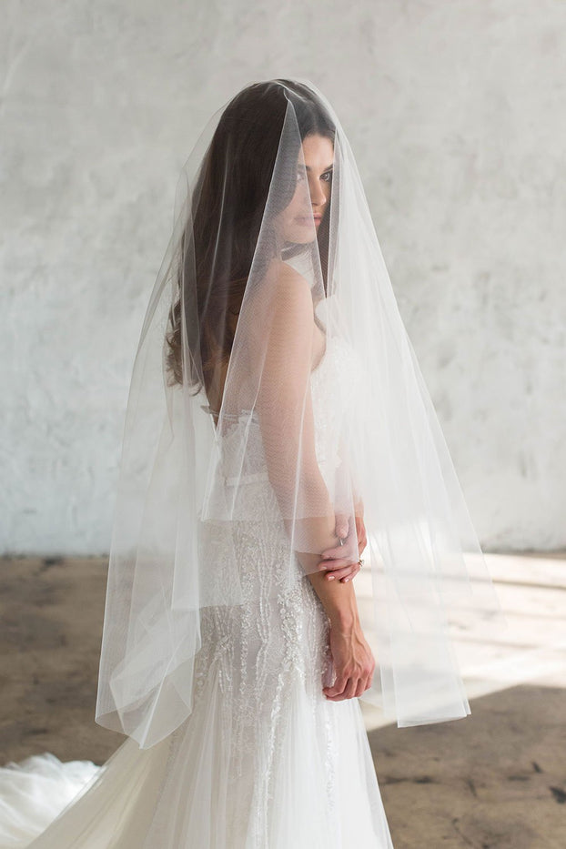 EMERSON KNEE PLAIN VEIL WITH BLUSHER