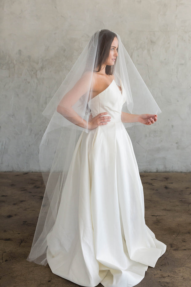 PASCAL FLOOR PLAIN VEIL WITH BLUSHER