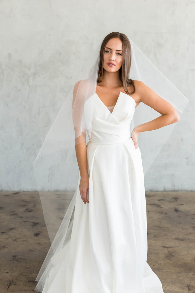 PASCAL FLOOR PLAIN VEIL WITH BLUSHER
