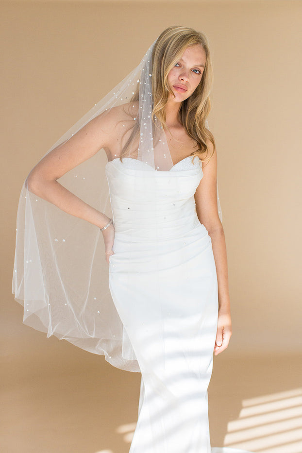 IONE FINGERTIP VEIL & CASCADING RAINDROP PEARLS & CRYSTALS