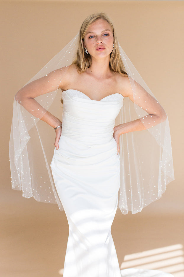 VERITY FINGERTIP VEIL EDGED WITH DENSE PEARLS