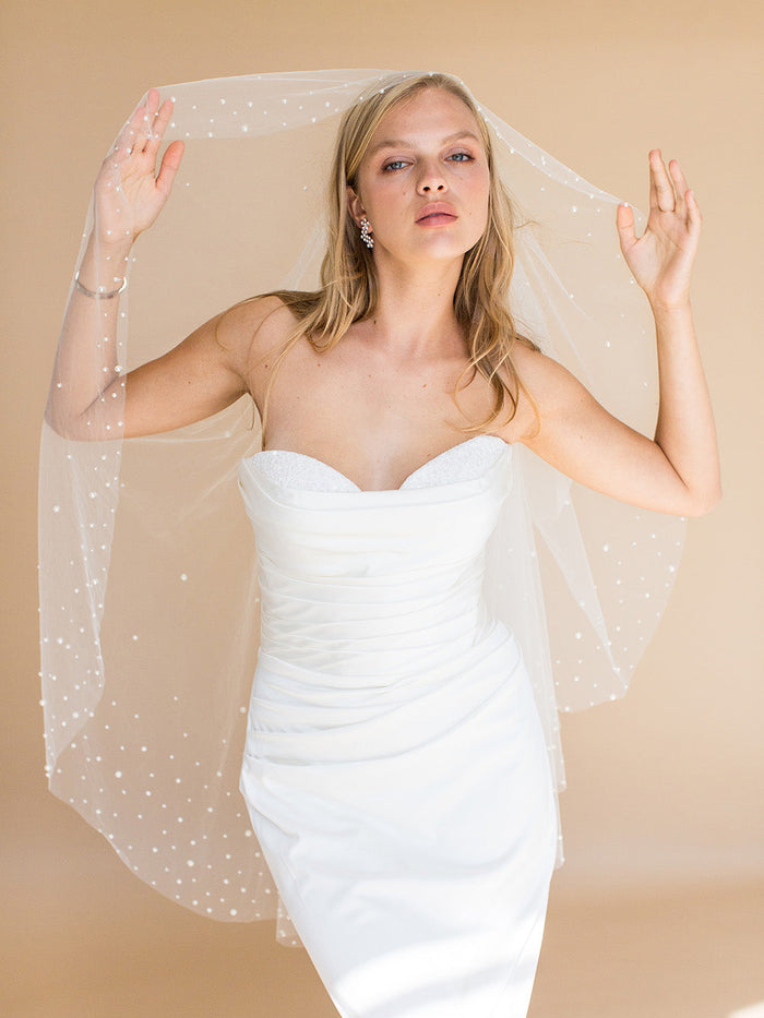 YARA FINGERTIP VEIL WITH BLUSHER EDGED WITH DENSE PEARLS YARA FINGERTIP VEIL WITH BLUSHER EDGED WITH DENSE PEARLS