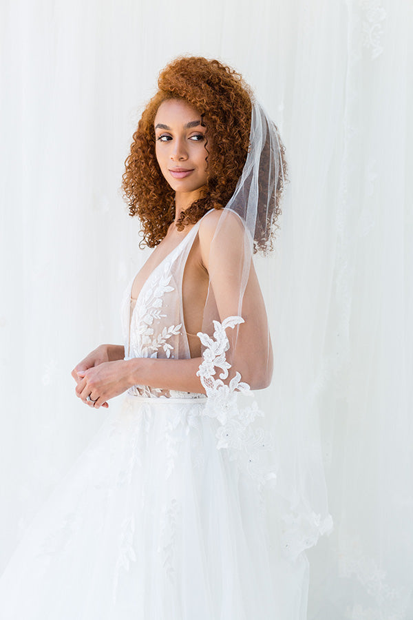 AMELIANA FINGERTIP VEIL WITH SCATTERED LACE EDGE