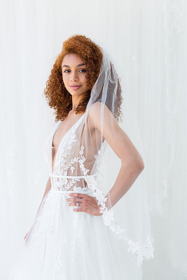 AMELIANA FINGERTIP VEIL WITH SCATTERED LACE EDGE