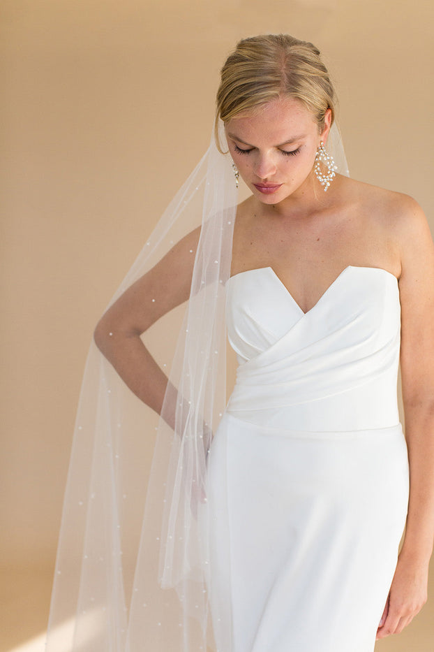 EUDORA FLOOR LENGTH VEIL & SCATTERED PEARLS