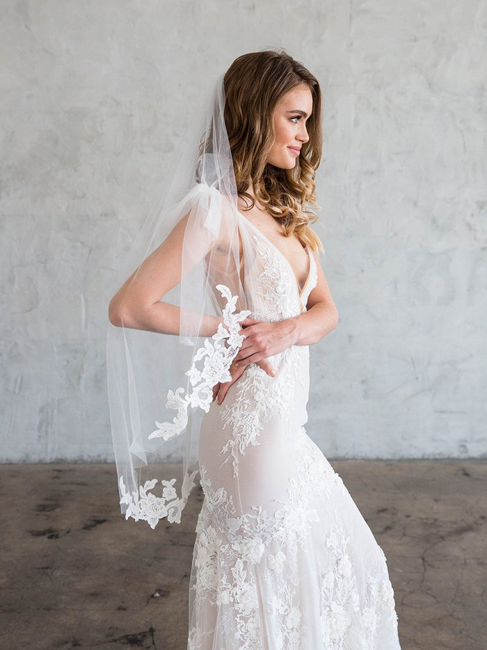 AMELIANA FINGERTIP VEIL WITH SCATTERED LACE EDGE AMELIANA FINGERTIP VEIL WITH SCATTERED LACE EDGE