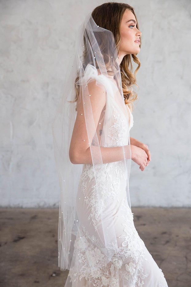 AUDE FINGERTIP VEIL WITH SCATTERED PEARLS