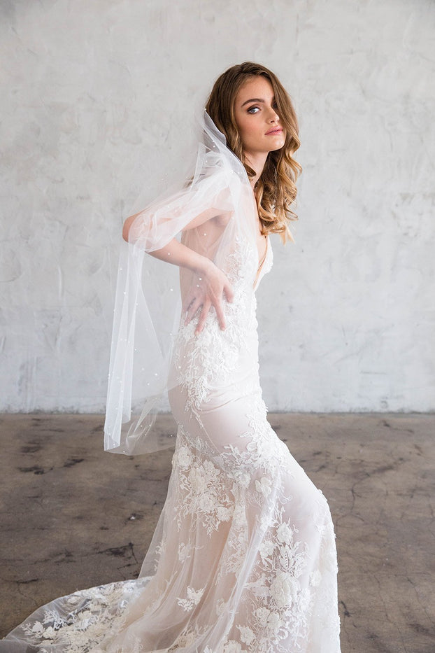 AUDE FINGERTIP VEIL WITH SCATTERED PEARLS