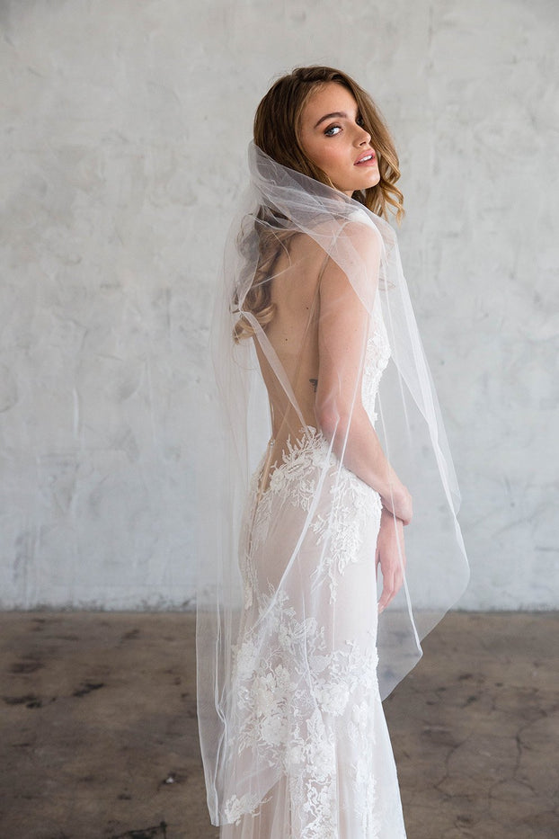 CHARLIE KNEE LENGTH PLAIN VEIL