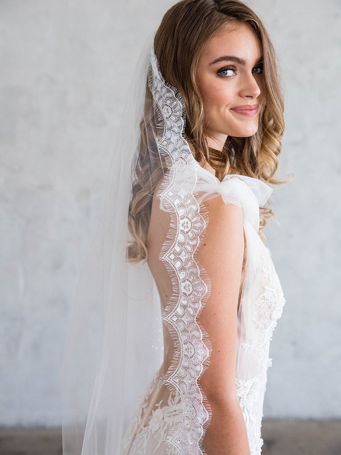 HENRI FLOOR LENGTH VEIL - SCALLOPED LACE EDGE HENRI FLOOR LENGTH VEIL - SCALLOPED LACE EDGE