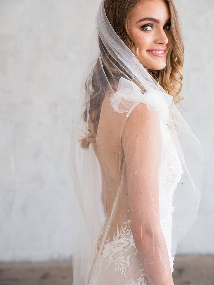 LEOLA FINGERTIP VEIL - WITH SCATTERED CRYSTALS LEOLA FINGERTIP VEIL - WITH SCATTERED CRYSTALS
