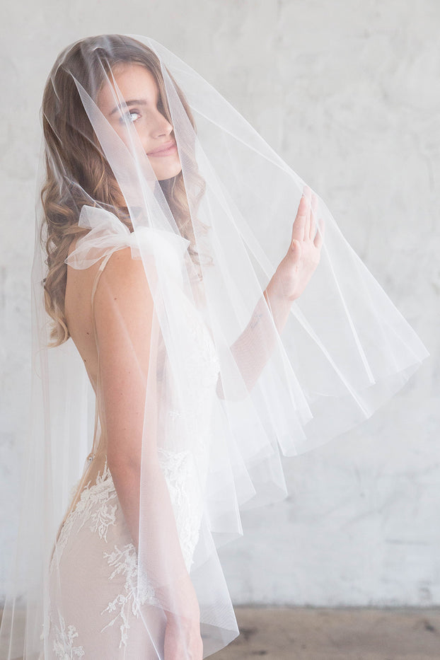 PASCAL FLOOR PLAIN VEIL WITH BLUSHER