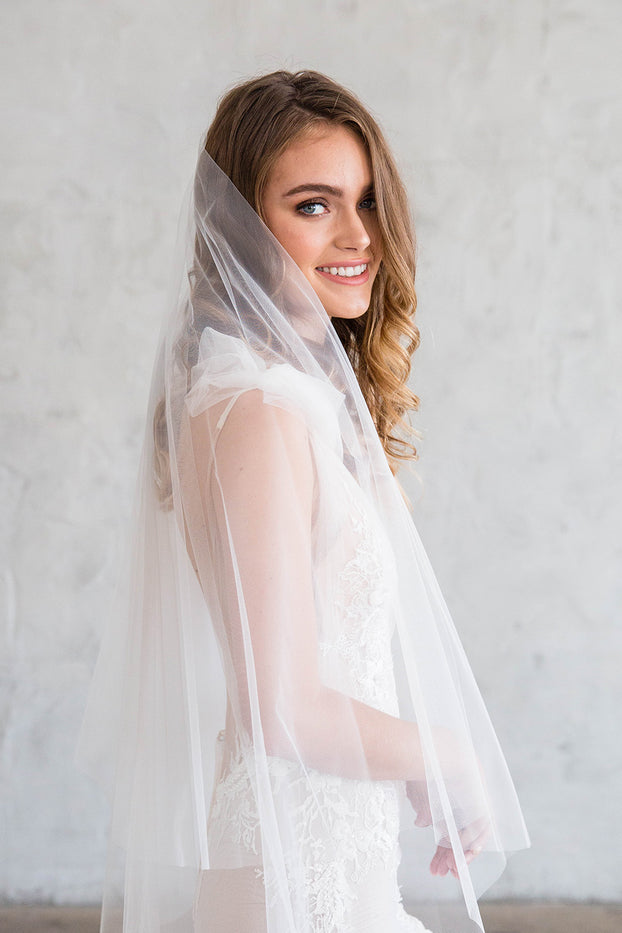 PASCAL FLOOR PLAIN VEIL WITH BLUSHER