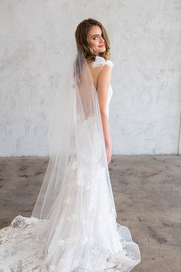 PASCAL FLOOR PLAIN VEIL WITH BLUSHER