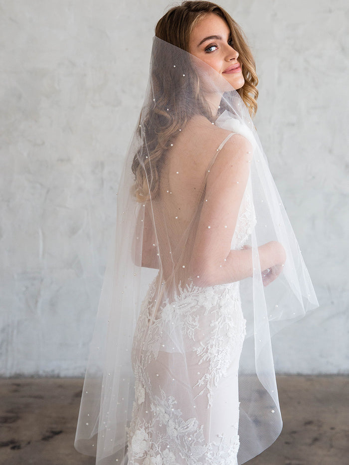 THEOLA FINGERTIP VEIL - SCATTERED CRYSTALS & PEARLS THEOLA FINGERTIP VEIL - SCATTERED CRYSTALS & PEARLS