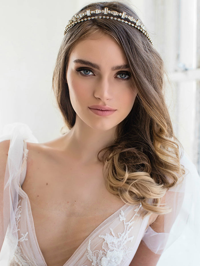 AMORA CROWN AMORA CROWN