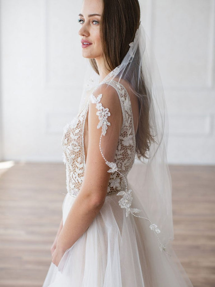 MIKAELA FINGERTIP VEIL - WITH LACE EDGING MIKAELA FINGERTIP VEIL - WITH LACE EDGING