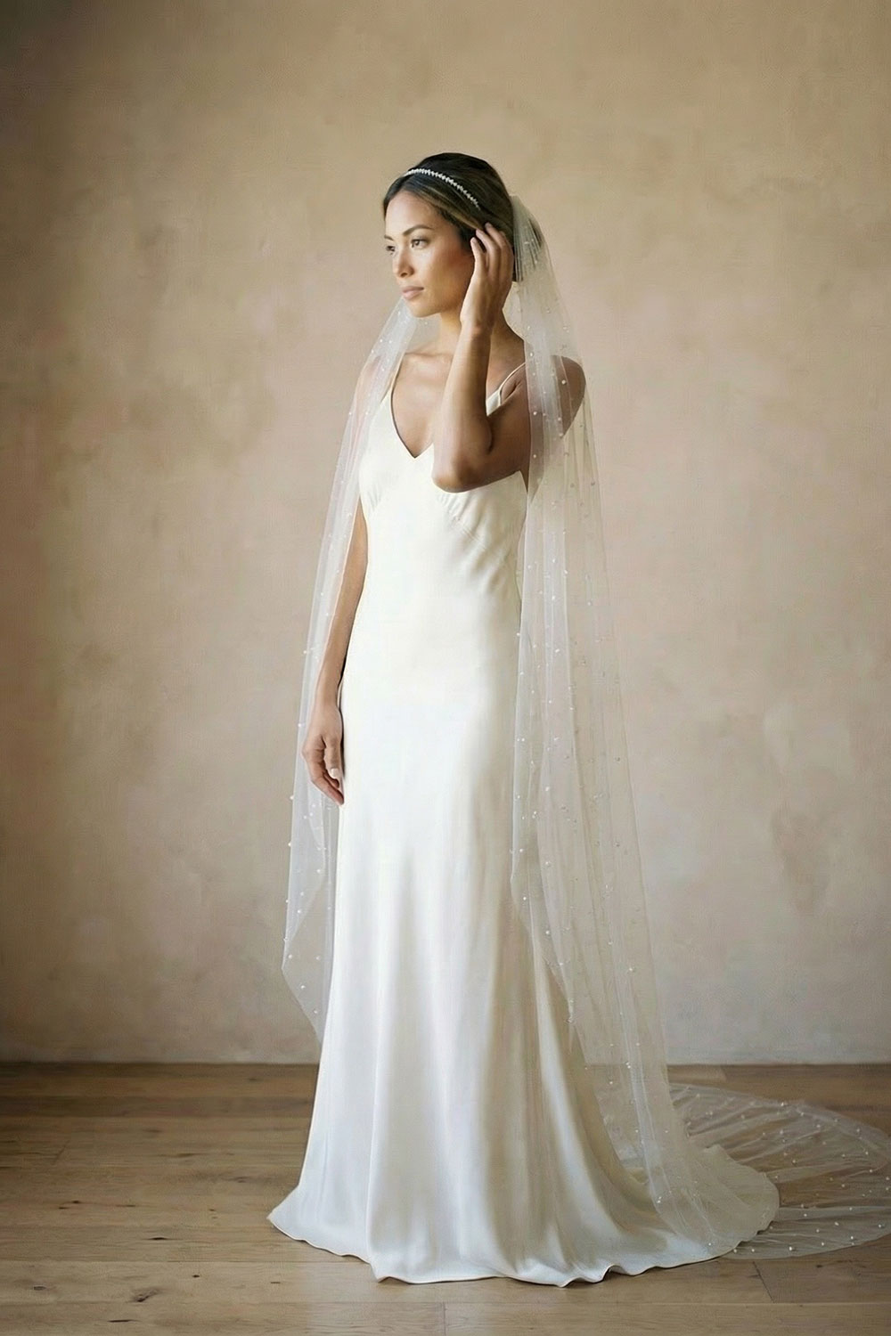 KAI CATHEDRAL VEIL EDGED WITH SCATTERED PEARLS