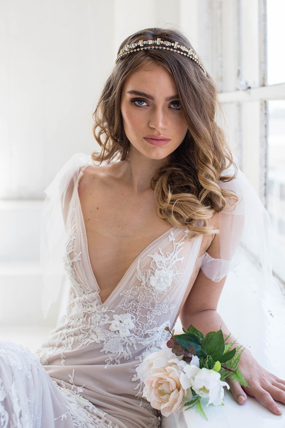 AMORA CROWN