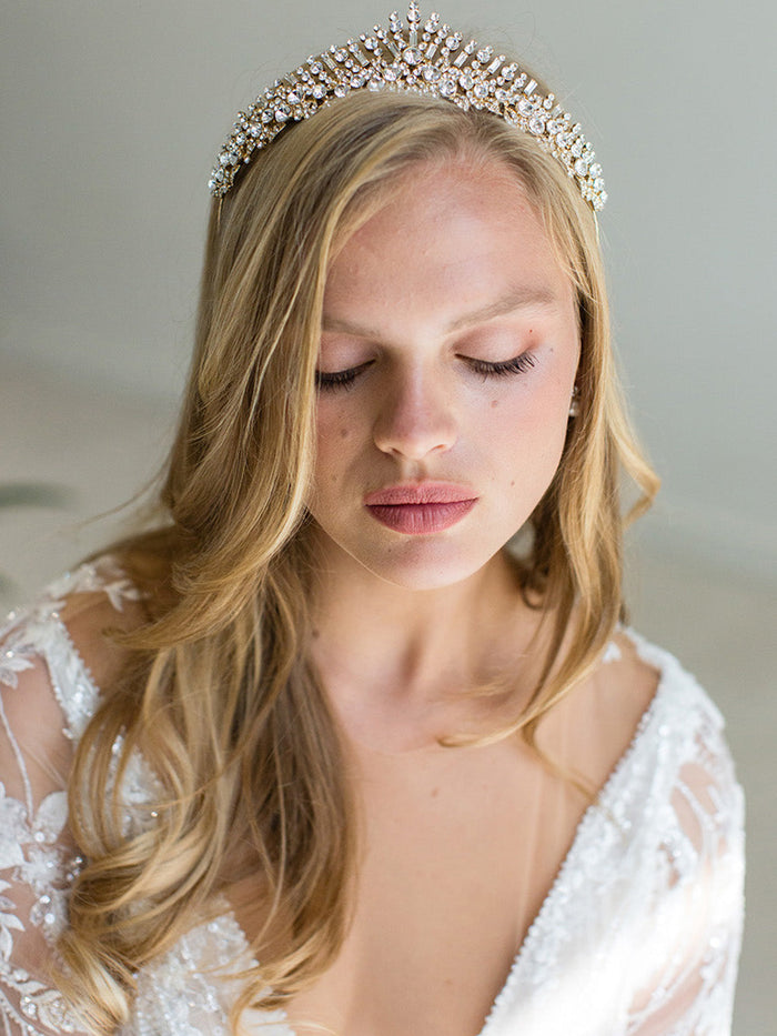 HESSA CROWN