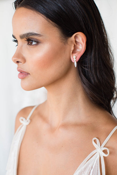 THAIS IN OPALS OR CRYSTALS