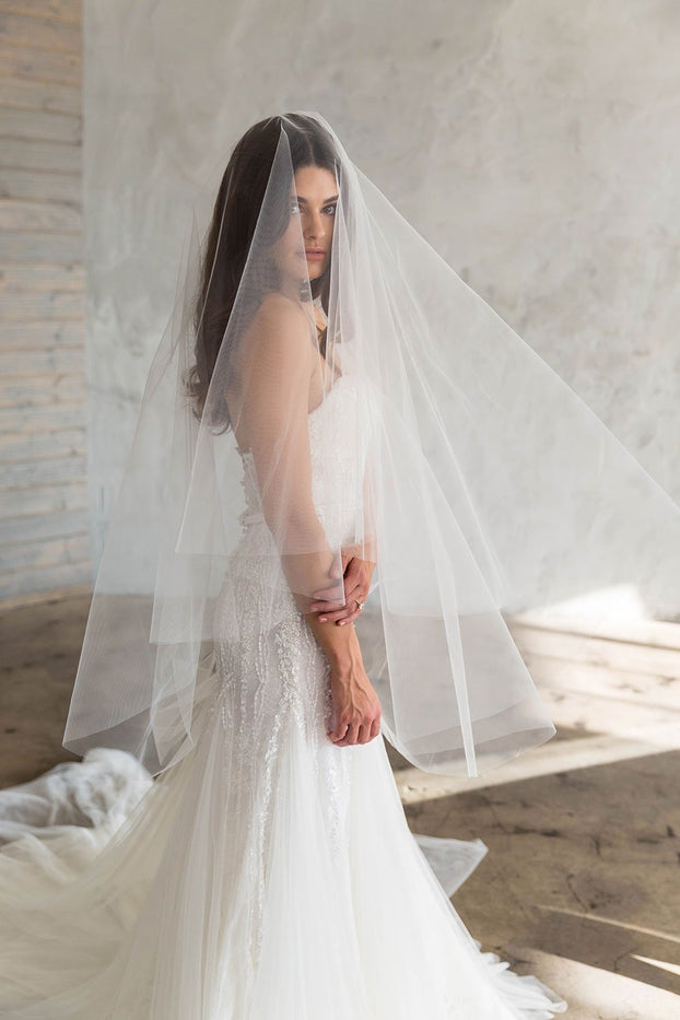 EMERSON KNEE PLAIN VEIL WITH BLUSHER