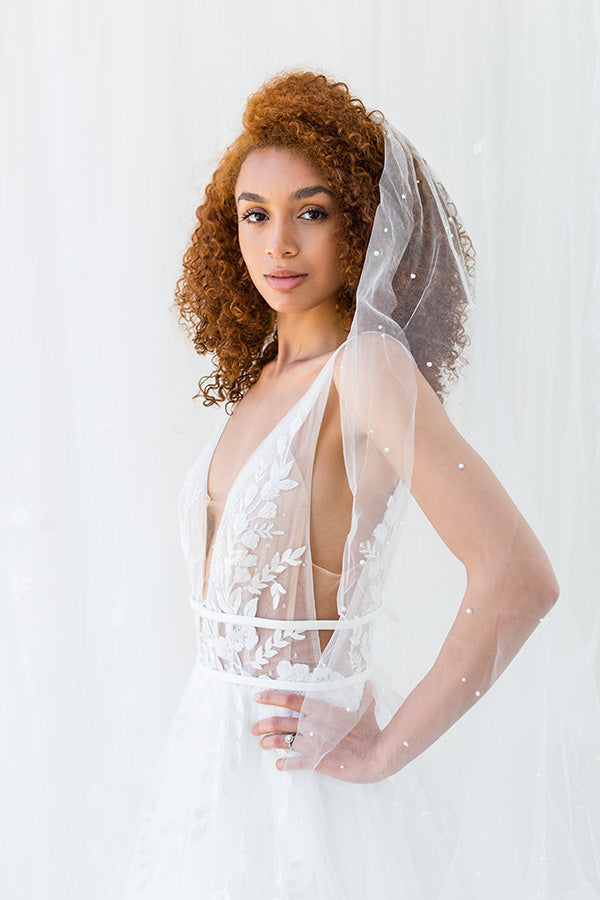 AUDE FINGERTIP VEIL WITH SCATTERED PEARLS