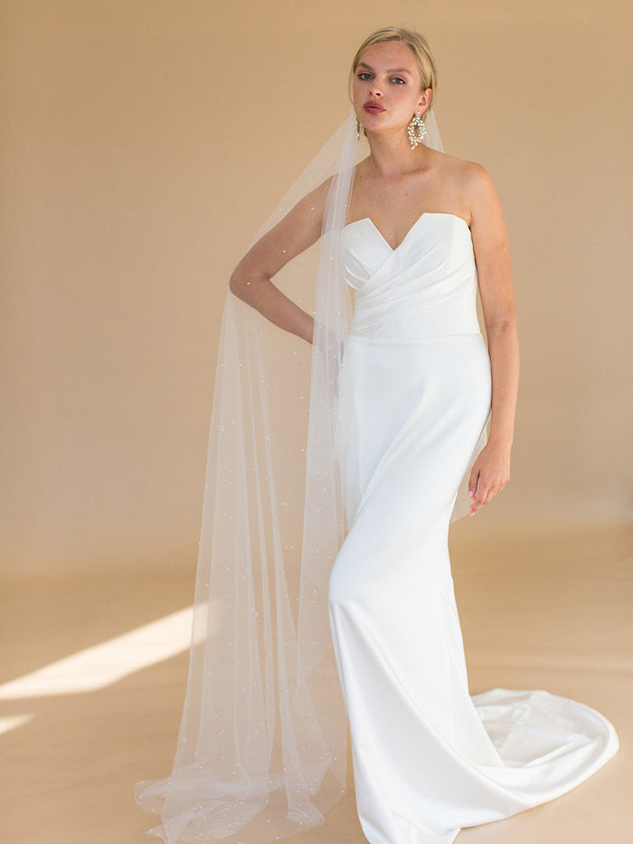 EUDORA FLOOR LENGTH VEIL & SCATTERED PEARLS
