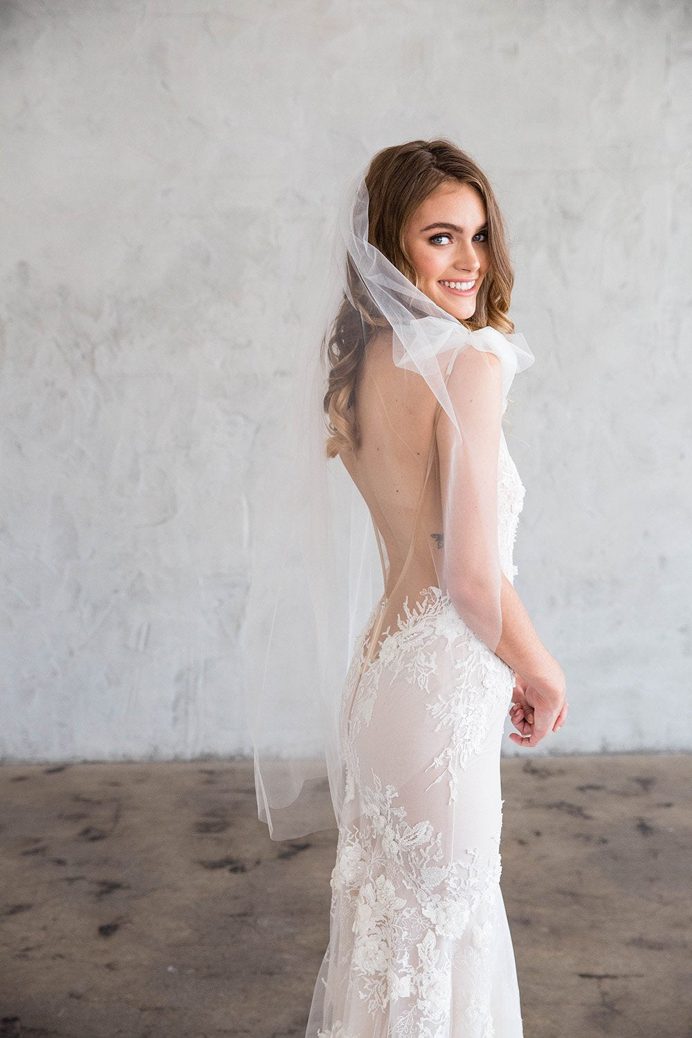 JEAN FINGERTIP PLAIN VEIL