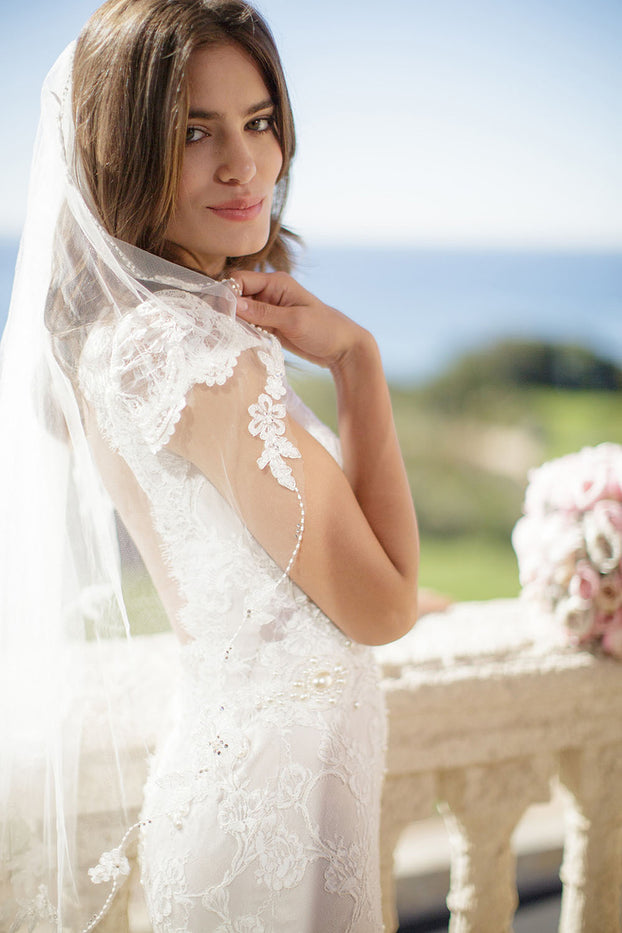 https://bridesandhairpins.com/cdn/shop/products/mikaela_veil_bridal_wedding_hair_accessories_veils-16_700x933.jpg?v=1656325834