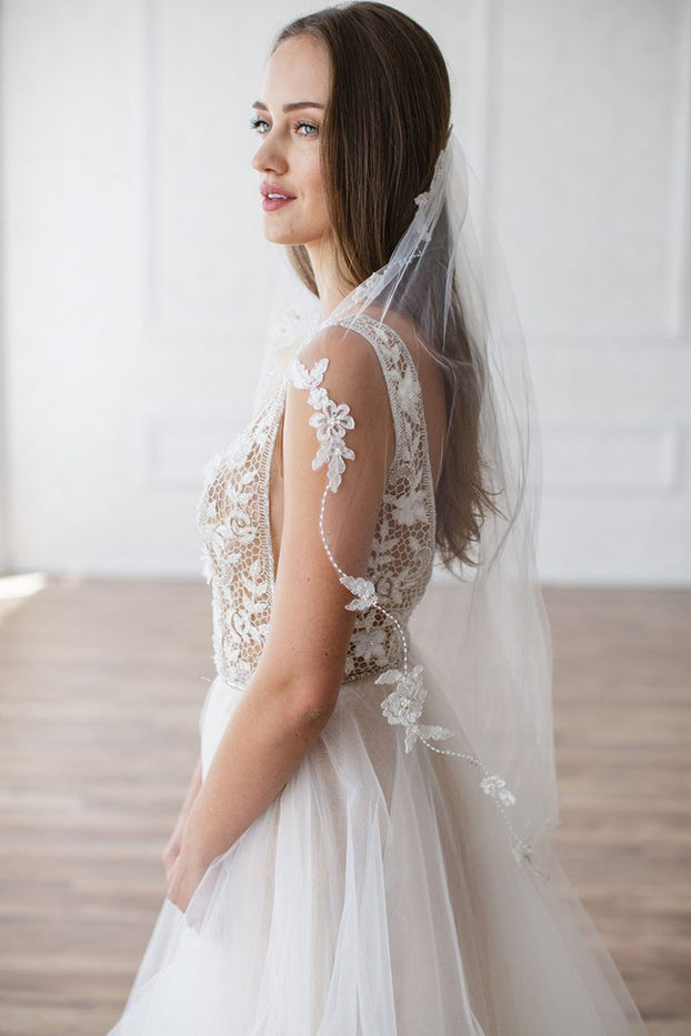 https://bridesandhairpins.com/cdn/shop/products/mikaela_veil_bridal_wedding_hair_accessories_veils-22-768x1152_700x933.jpg?v=1656325836
